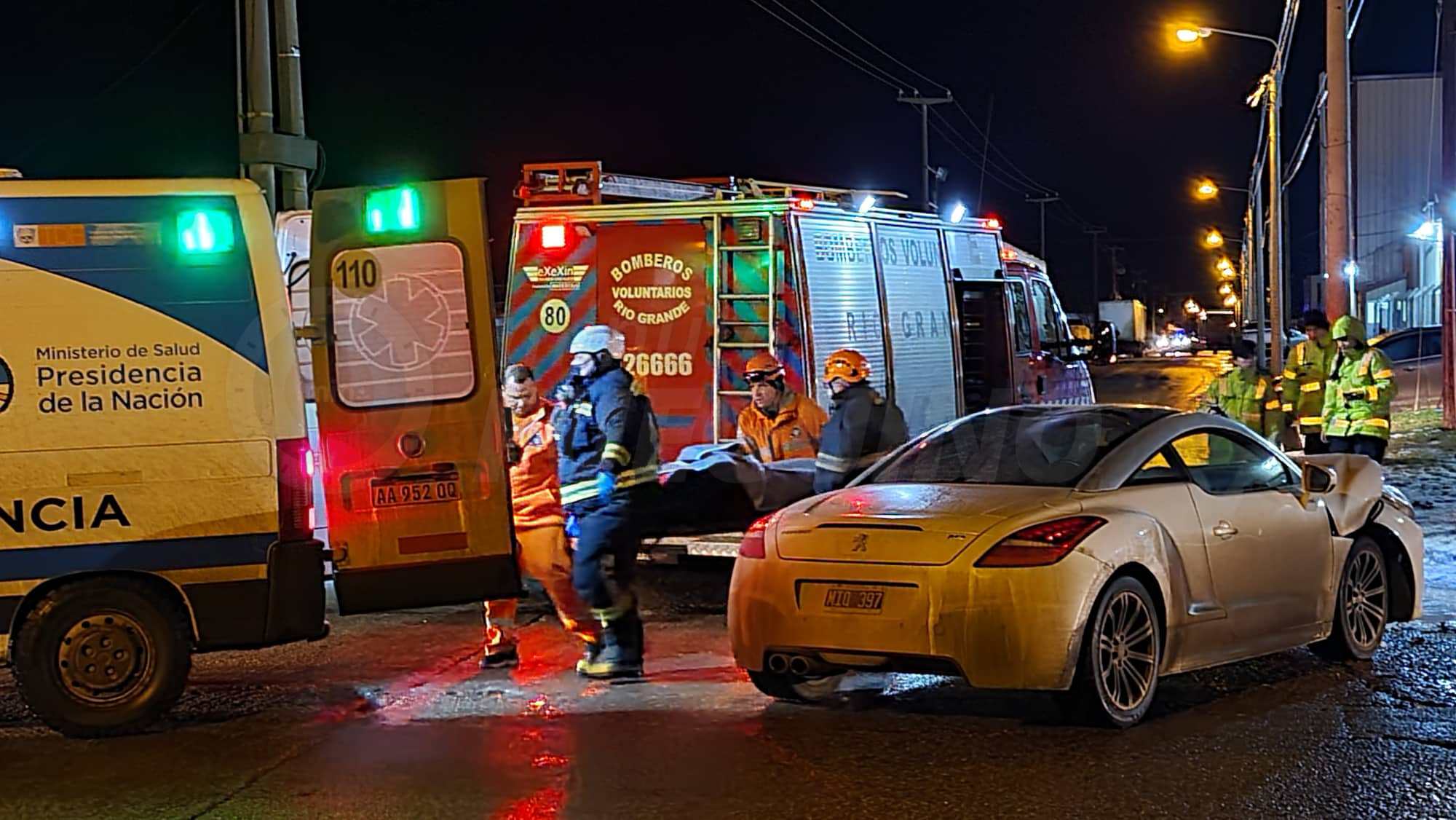 Choque en el Parque Industrial dejó una mujer herida y cuantiosos daños