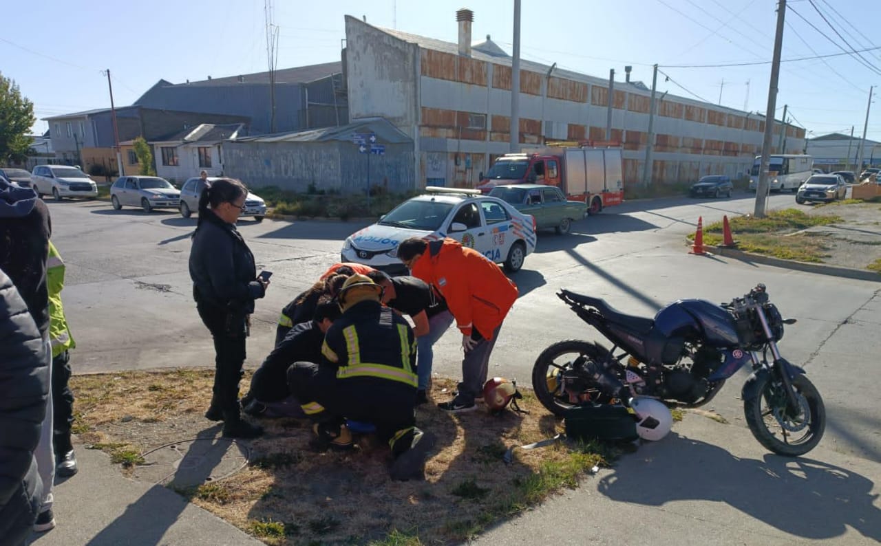 Un motociclista terminó en el hospital tras un fuerte choque