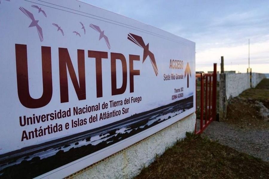 El Estado Nacional hizo la entrega de las actas de los tres nuevos terrenos a la UNTDF