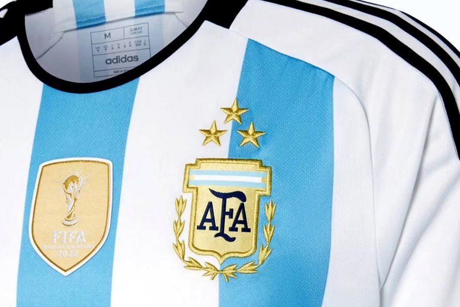 Hinchas argentinos, indignados con Adidas porque no tiene stock de la  camiseta con las tres estrellas - Deportes | Minuto Fueguino - Noticias de  Tierra del Fuego AIAS