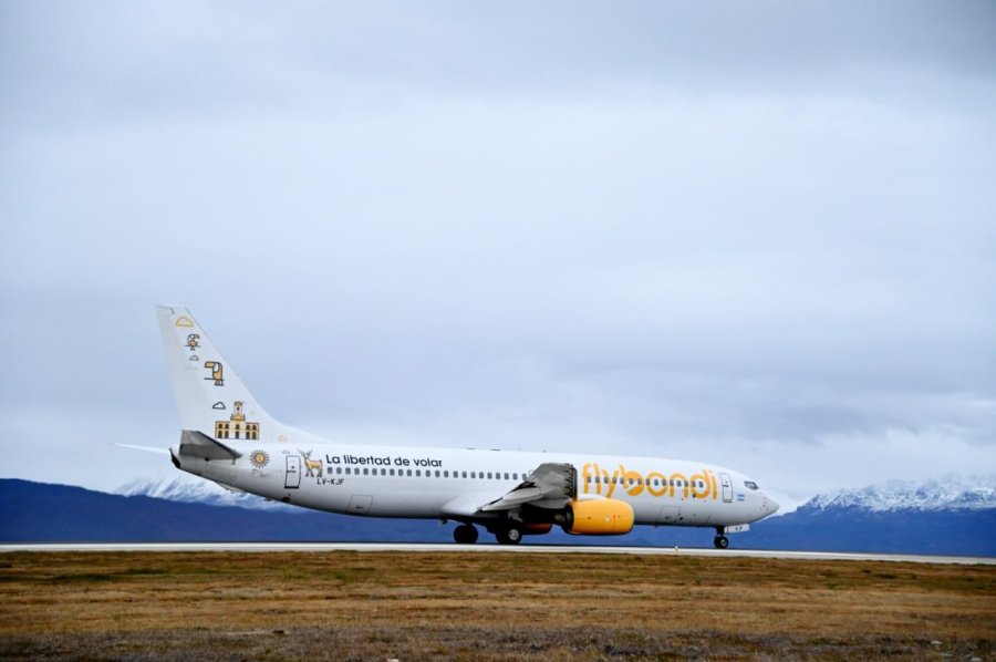 El INFUETUR y Flybondi trabajan en fortalecer la comercialización de la ruta Ushuaia - El Calafate