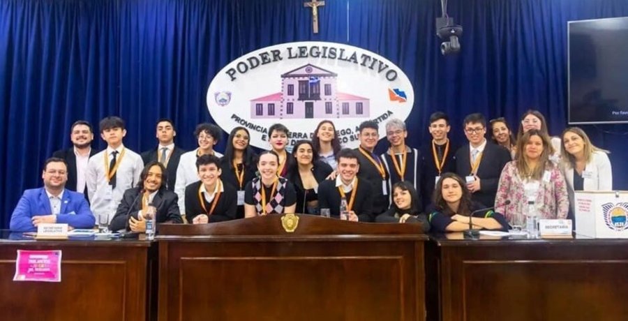 Se aprueba el programa "Jóvenes Legislando" para fomentar la participación política de las juventudes