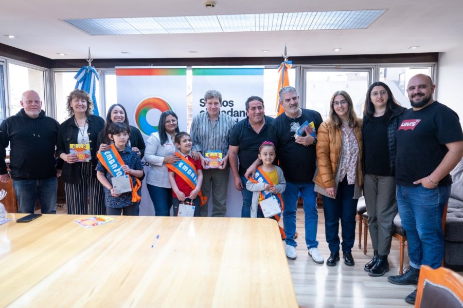 El Gobernador Melella recibió a los Embajadores de la Lectura en la Casa de Gobierno