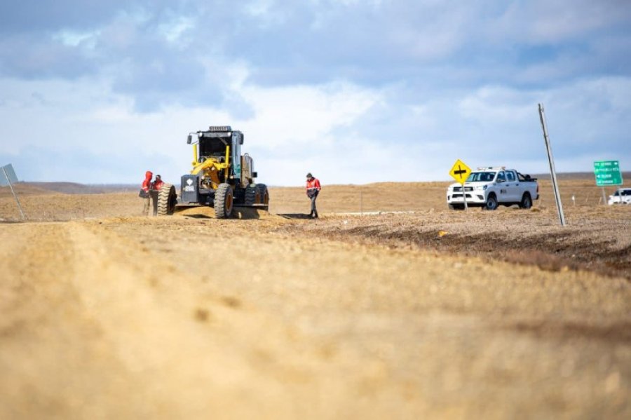 Vialidad Provincial firmó el contrato para iniciar la instalación del alambrado en la Ruta N°7