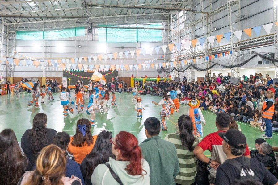 Gran participación de familias en el Carnaval del Fin del Mundo que se realizó en Río Grande y Ushuaia